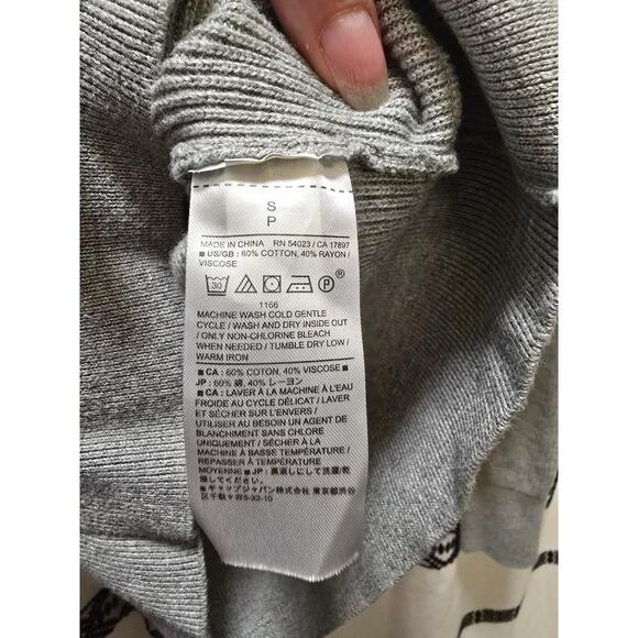 Banana Republic gray ribbed knit faux wrap cropped sweater deep V-neck small - Picture 6 of 10